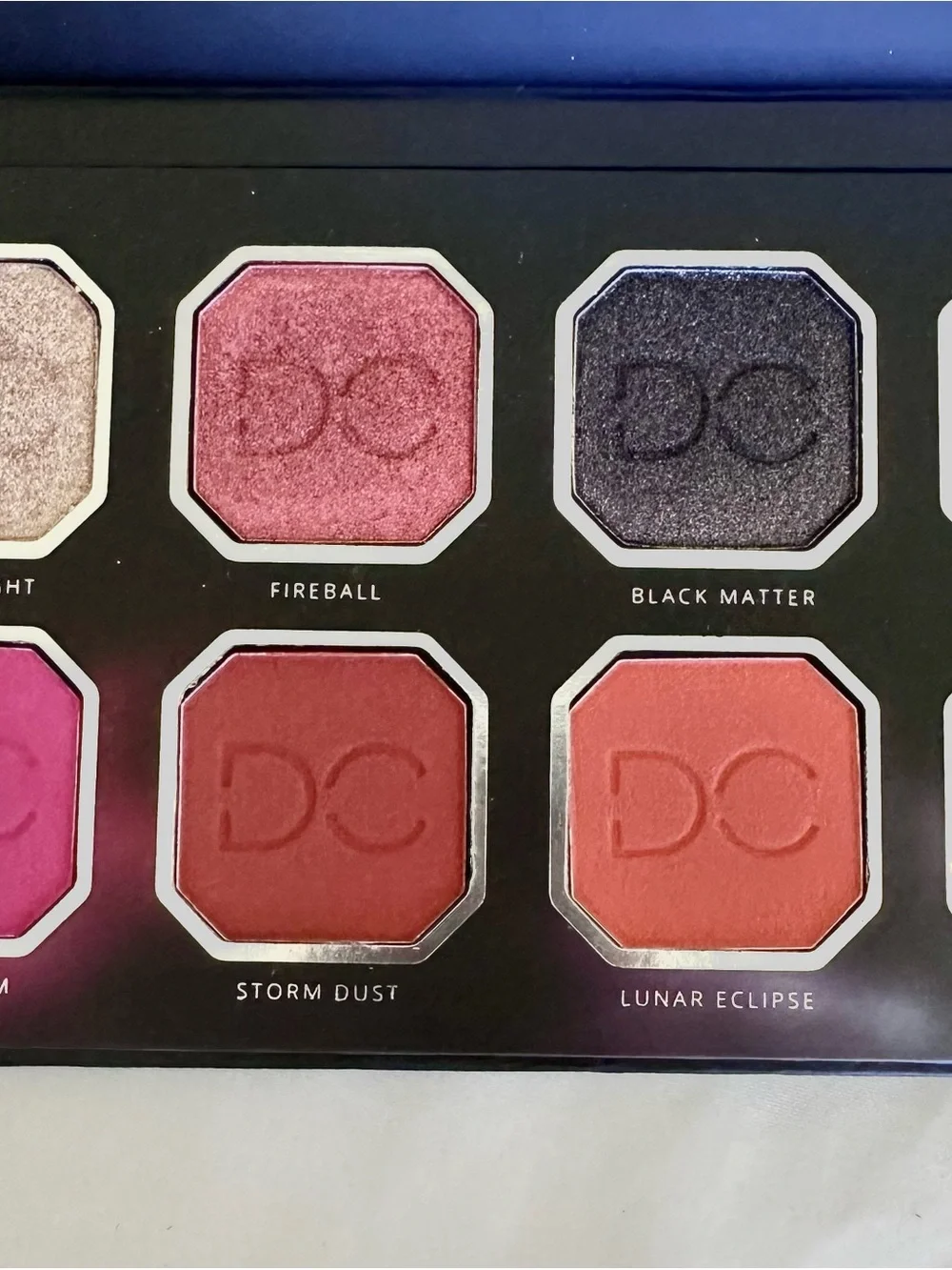 DC Women Eyeshadow Palette — Teal, Pink, Red, Purple, Bronze, Black, Champagne